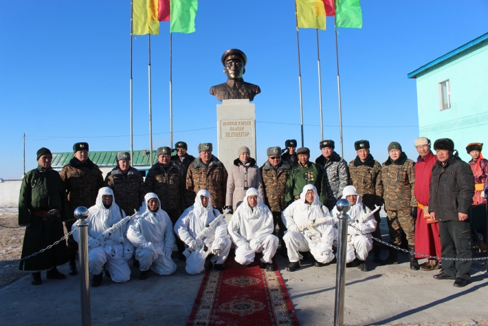 Монгол Улсын Баатар Ш.Гонгорын хөшөөг шинээр сэргээн босгов